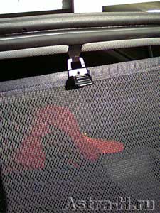 Шторка на дверь багажника в Opel Astra H